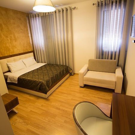 Hotel Flamingo Korce Extérieur photo